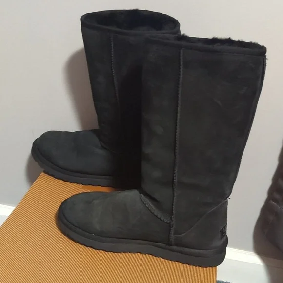 Women's Ugg Black Classic Tall Boots Size 8 - Picture 4 of 15